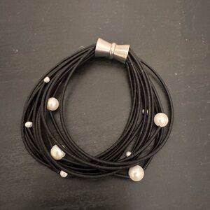 7.25” Black Elastic Bracelet With Pearls Metallic Clasp